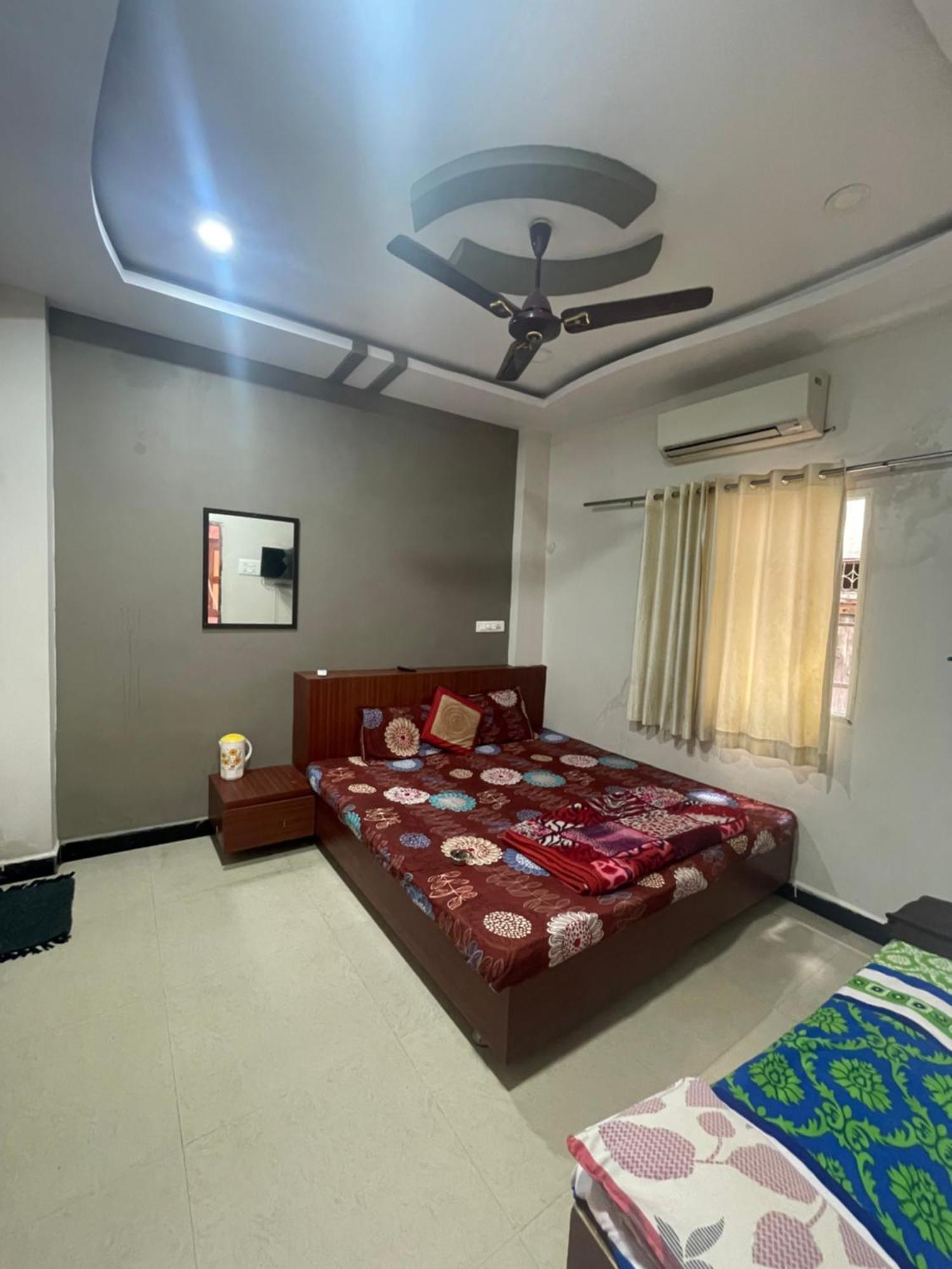 Satguru Guest House Ujjain Exterior foto